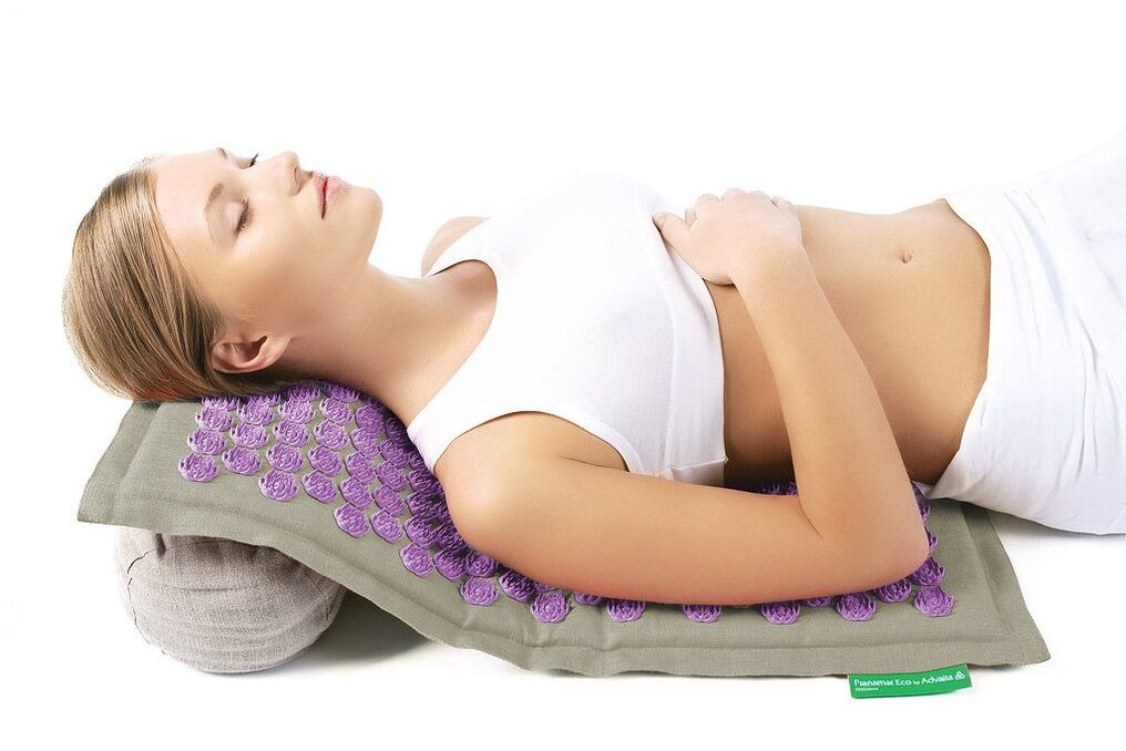 Orratz aplikatzaileak bizkarrezurra zerbikaleko osteokondrosiaren aurkako borrokan lagunduko du